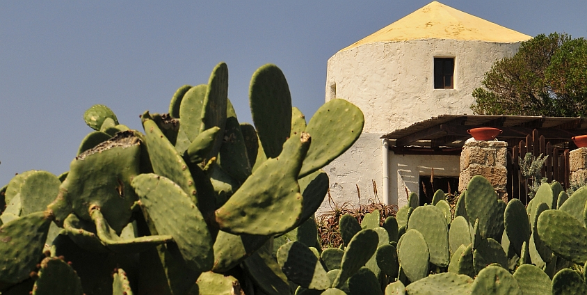 Μήλος, φωτ. Ολιβιέ Ζακό Χαγιάτ (για την ΕΔΑ, 2012)